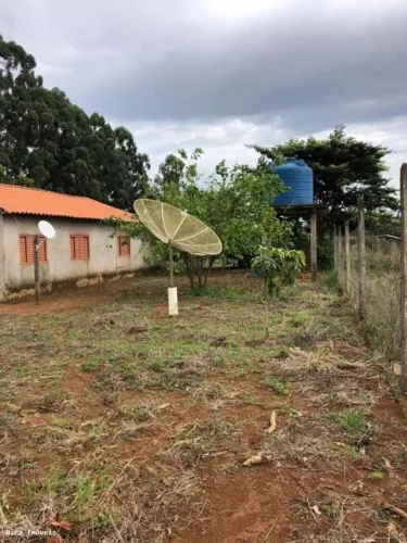 Chácara com 4 dormitórios à venda, 10000 m² por R$ 350.000,00 - Sao Basilio - Uberaba/MG