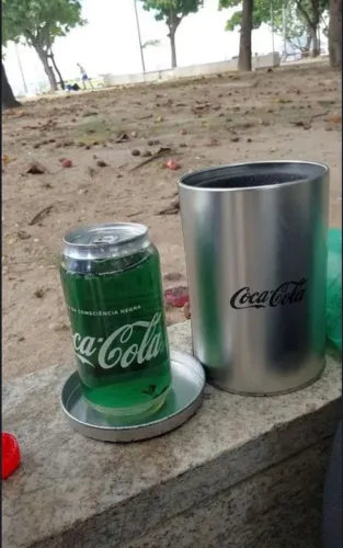 Edição limitada da Coca-Cola da consciência negra