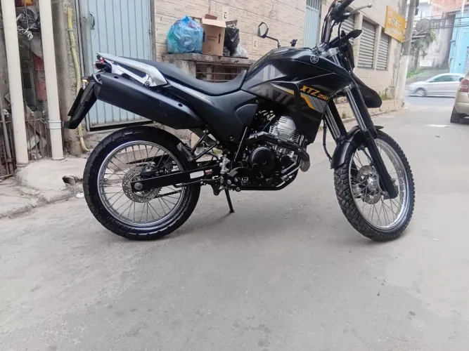 LANDER ABS PRETA 2020 BAIXO KM