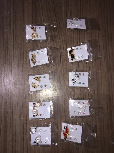 Brinco para menina cá da pacote vem com 4 pares 