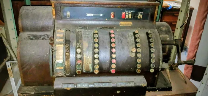 Maquina  registradora antiga 
