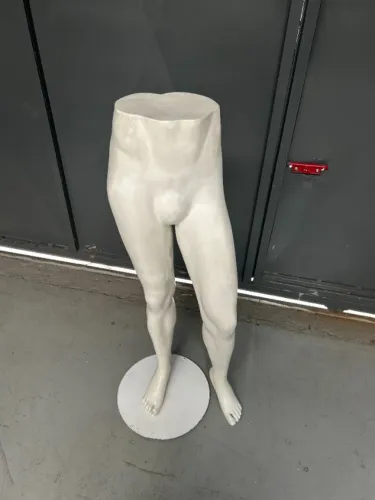 MANEQUIM MASCULINO PERNA COM BASE