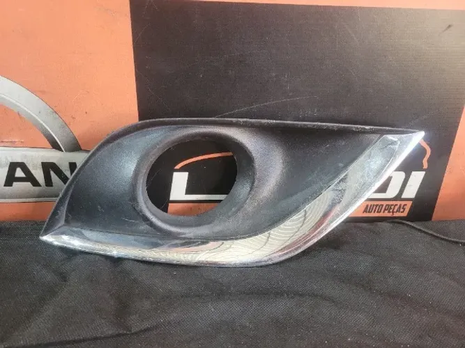 Moldura do Farol de Milha Direito Nissan Versa 2014 a 2019 (Friso Cromado) 62256 6W80A
