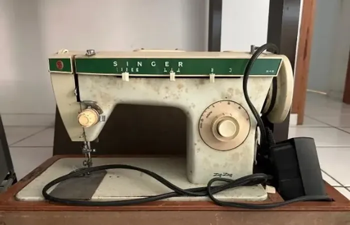 Maquina de costura singer zig zag 242
