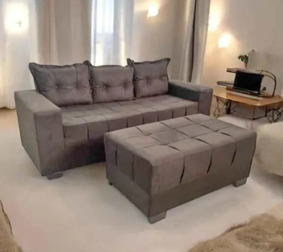 Sofá Cinza com Puff grande e Design Moderno