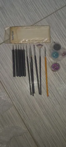 Pincéis de unha, Boleadores + glitters 