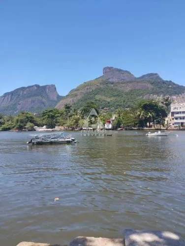 O terreno dentro da Ilha do Ipê