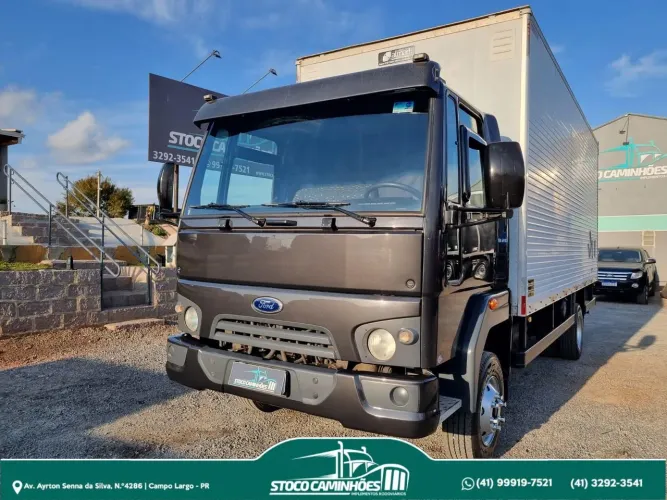 Ford Cargo 1119, 4x2, ano 2017, ar condicionado, com baú furgão