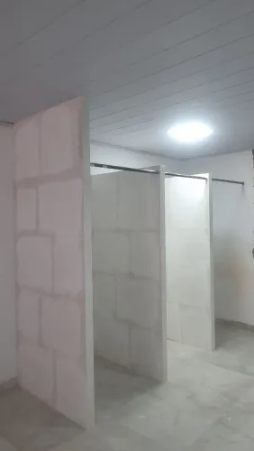 Provador de Roupas de Gesso