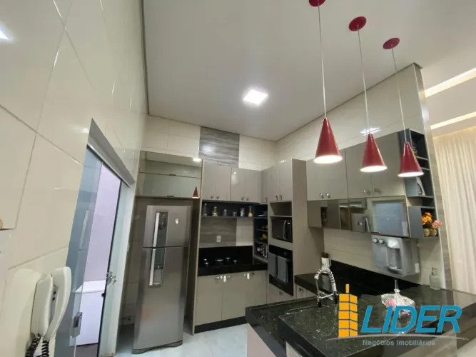 Casa à venda, 2 quartos, 1 suíte, 2 vagas, JARDIM PATRICIA - Uberlândia/MG