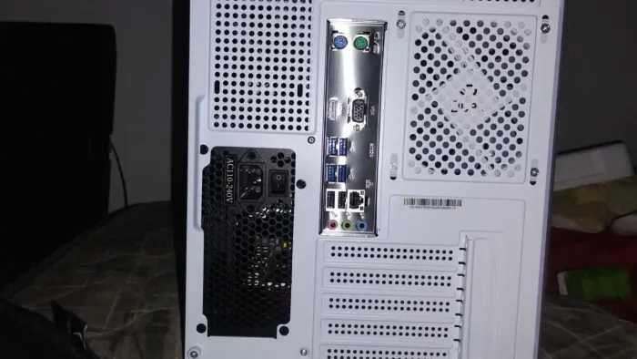 Vendo pc gamer montado, novinho. Rizen 5 gt, placa integrada vega 7.