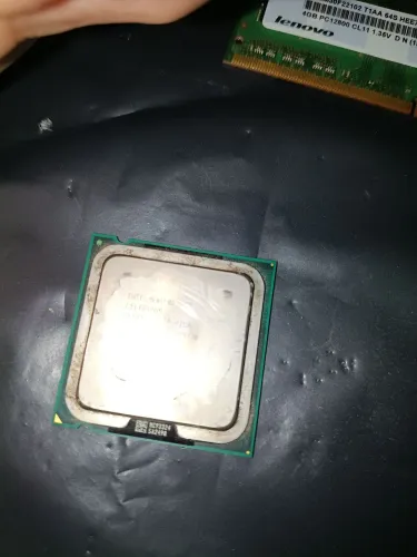 Processador Intel Celeron 430 1.80GHz Soquete LGA 775 SL9XN (No Estado)