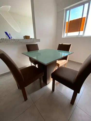 Mesa de jantar com tampo de vidro