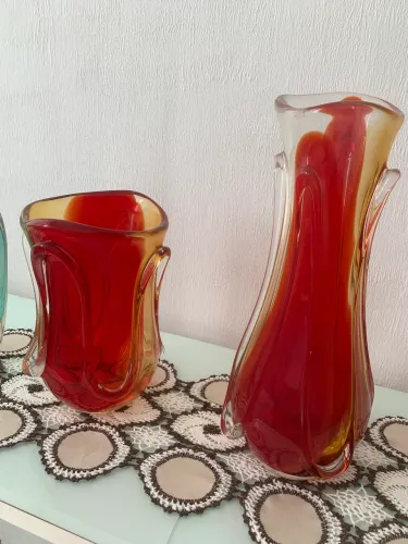 Vasos de cristal de Murano vermelhos