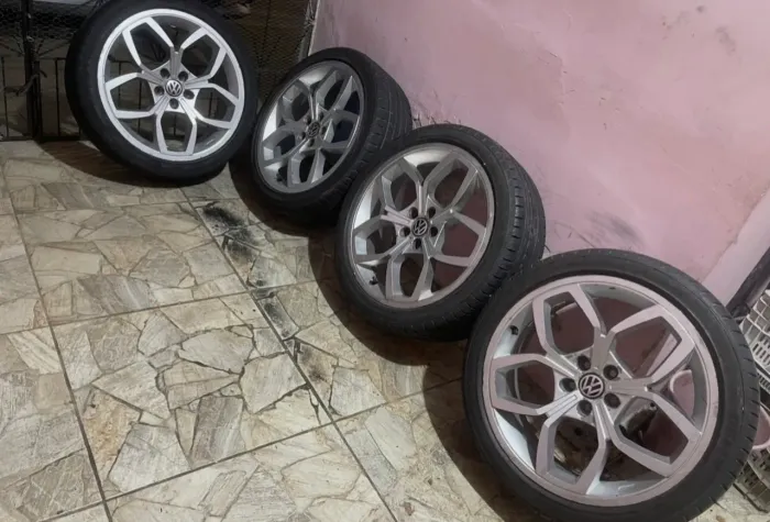 Rodas 18 top pra golf Corolla fox polo etc?