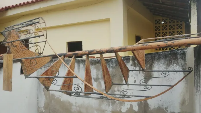 ESCADA CARACOL EM OTIMA CONDIÇÃO