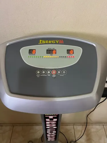 Plataforma vibratória Energym Turbo Charger Semi Nova