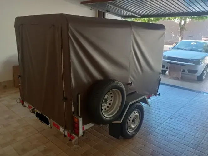 Carretinha Galvanizada 2,00 x 1,20 com Baú e Lona Removível