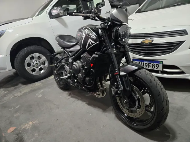 Trident 660 Black