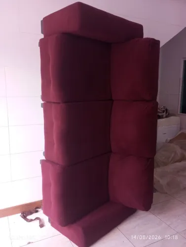 Conjunto de sofá de dois e três lugares os dois por 900.