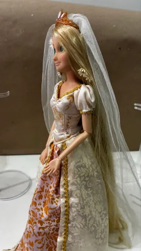 Boneca Rapunzel noiva 