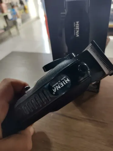 Maquina de Cortar Cabelo e Barba Hiena Para Uso Profissional