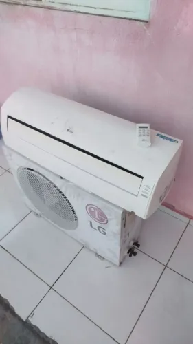 Vendo split 18 mil BTUs motor queimado