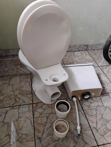 Vaso  sanitário com caixa acoplada saida horizontal, Rocha Miranda, Rj