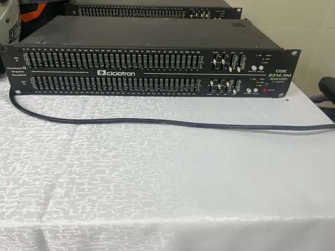 Equalizador Gráfico Ciclotron CGE 2312 SM - 31 Bandas por Canal (Bivolt)