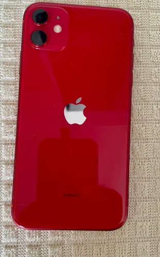 iPhone 11 vermelho semi novo
