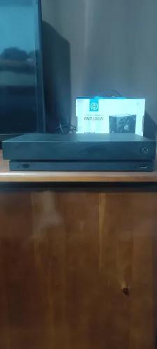 Xbox One X 1TB com defeito