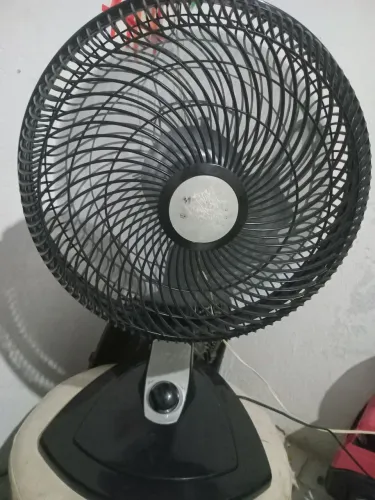 Vendo ventilador mondial com apenas 4 meses de uso pegando perfeitamente preço negociável 