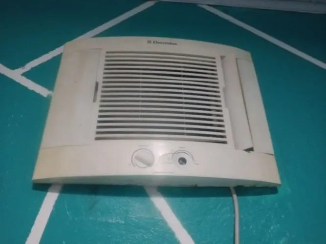 Vendo ar de caixa marca Eletrolux 110