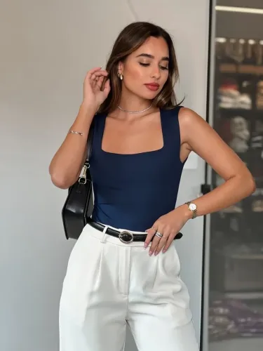 Blusa gola quadrada