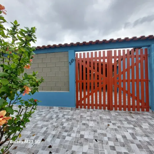Casa com 3 dormitórios próximo à praia no bairro Nova Itanhaém