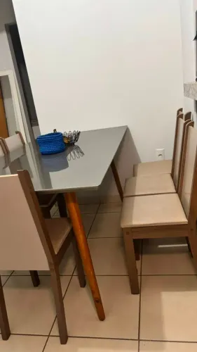 Mesa de jantar 6 lugares usada