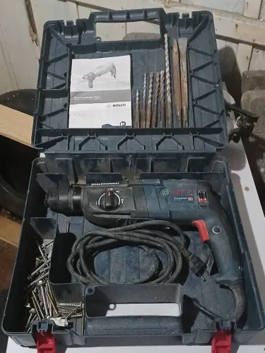 Furadeira de impacto Bosch