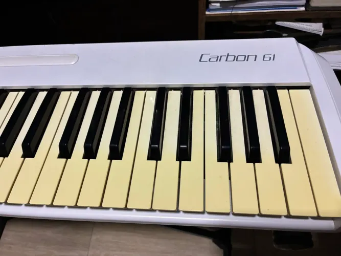 Teclado controlador Samson Carbon 61