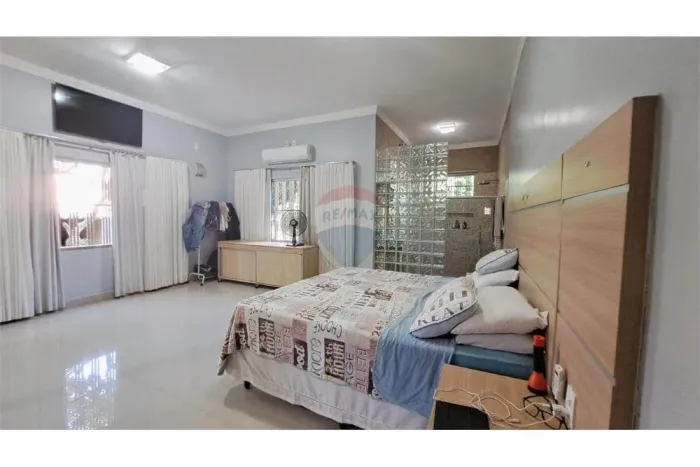 Uma Chácara De 940 m² com 3 casas maravilhosas, construções usadas mais muito novas.