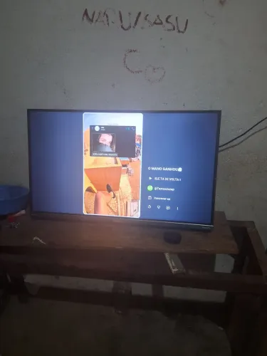 Vendo TV smart menos de 1 ano de uso 600 reais só vou vender porque estou precisando do di
