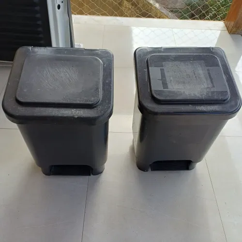 LIXEIRAS de pedal Marfinite seminovas 15 L