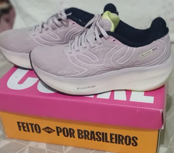 Tênis esportivo