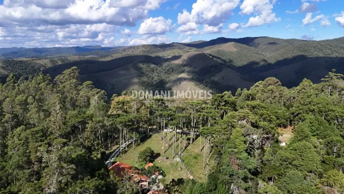 Casa com Ampla Área de Terreno na Região do Parque da Ferradura - Campos do Jordão/SP