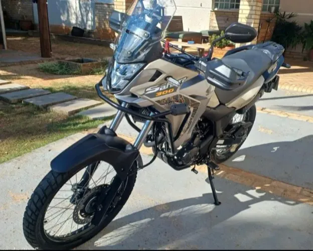 Honda XRE 300 Sahara só no ponto de rodar