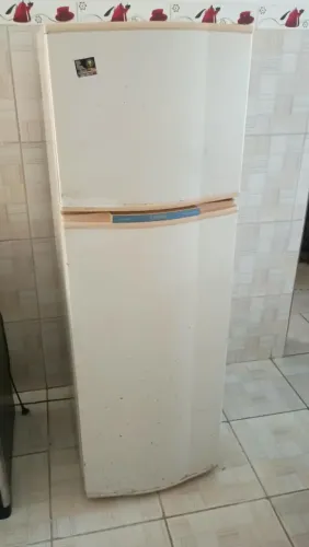 Geladeira em ótimo estado.