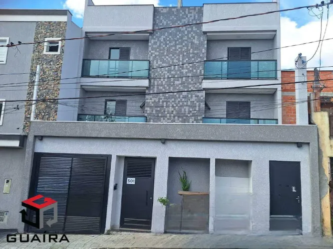 Cobertura com elevador, bem localizada, em uma rua calma e arborizada no alto do Jardim Sa