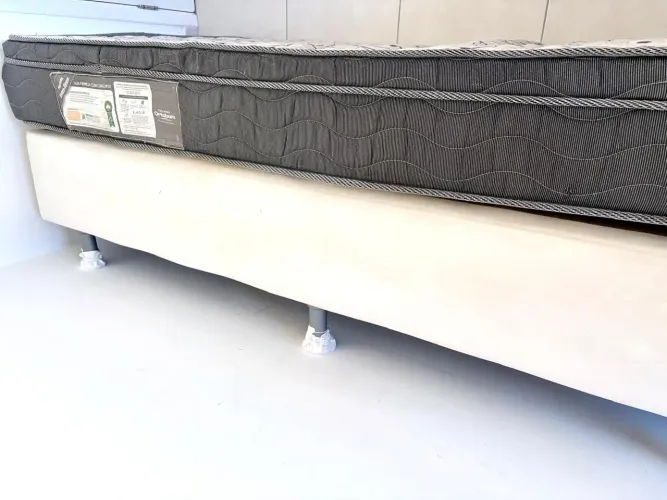 Vendo colchão de solteiro pro-saúde extra-firme com cama auxiliar da marca ortobom.
