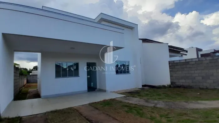 CASA DE 02 QUARTOS SENDO 01 SUÍTE A VENDA POR R$ 390.000,00 NO RESIDENCIAL SANTA CATARINA
