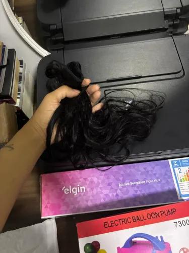 Cabelo humano na tela de tic tac