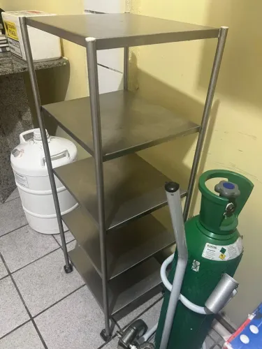Estante para equipamento veterinário em inox